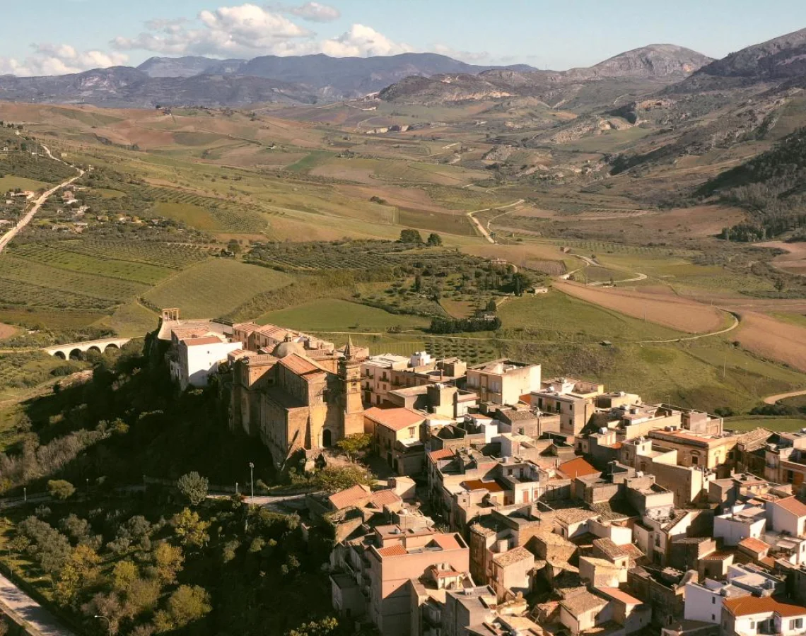 Airbnb Newsroom: Casa a 1 euro, Sambuca di Sicilia, progetto di Studio Didea