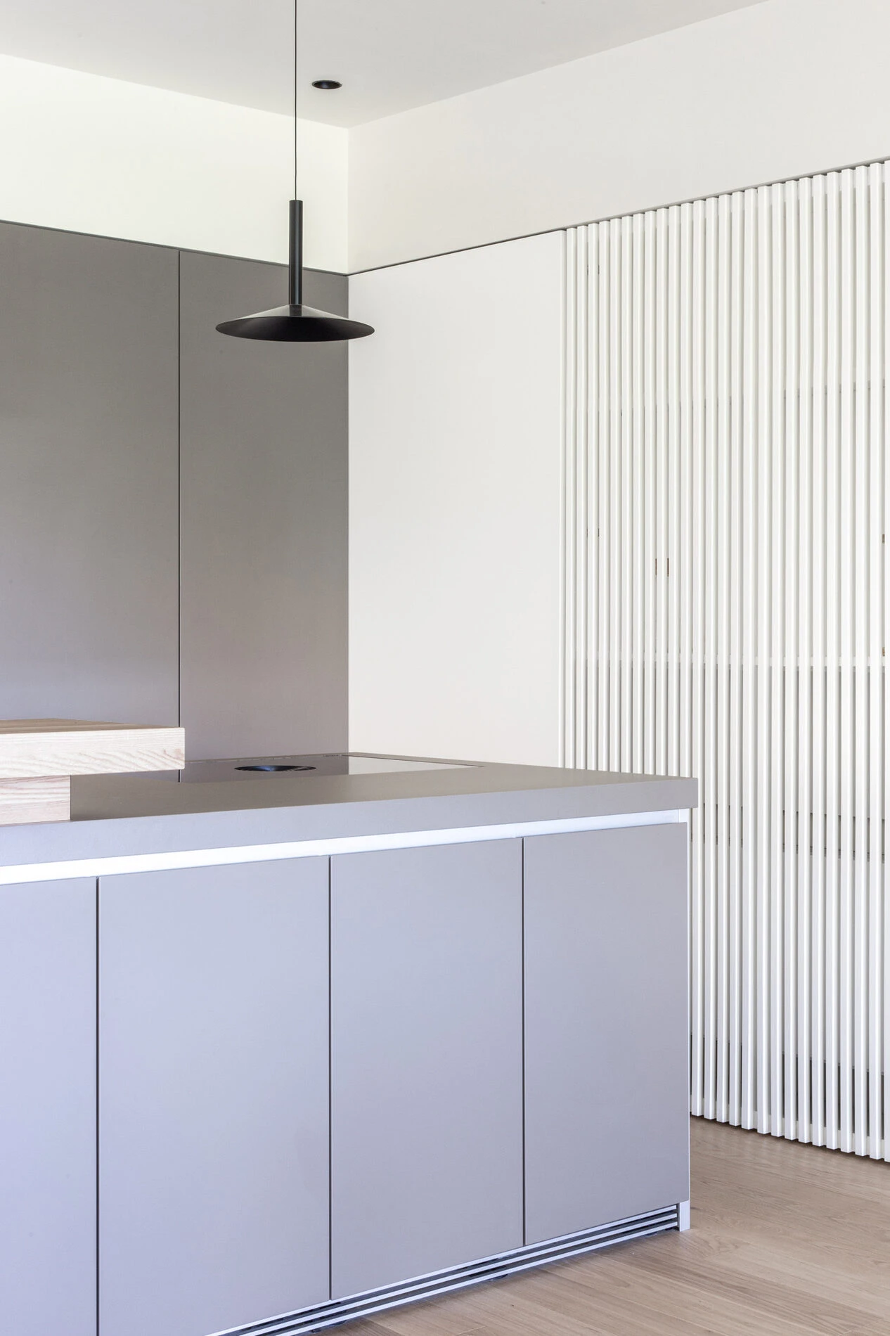 Soggiorno luminoso con vista su Monte Pellegrino — Casa sul parco #A396, interior design Palermo
