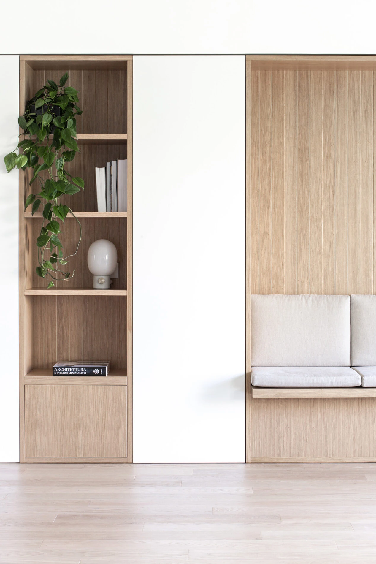 Zona notte con vetrata in alluminio nero e cabina armadio — Casa sul parco #A396, Studio Didea