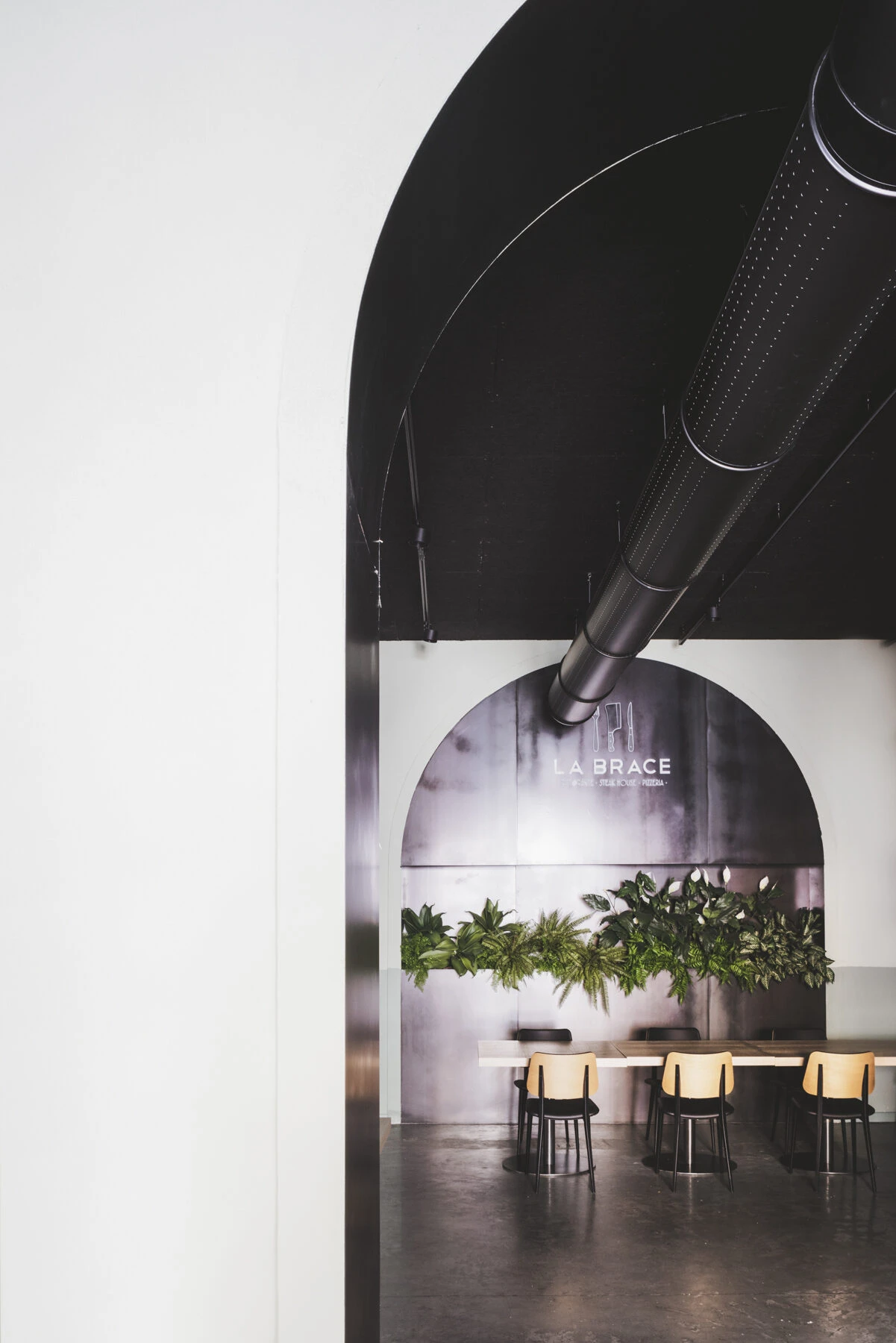 La Brace food experience, Food & Beverage a Palermo — Studio Didea — Minimalismo industriale