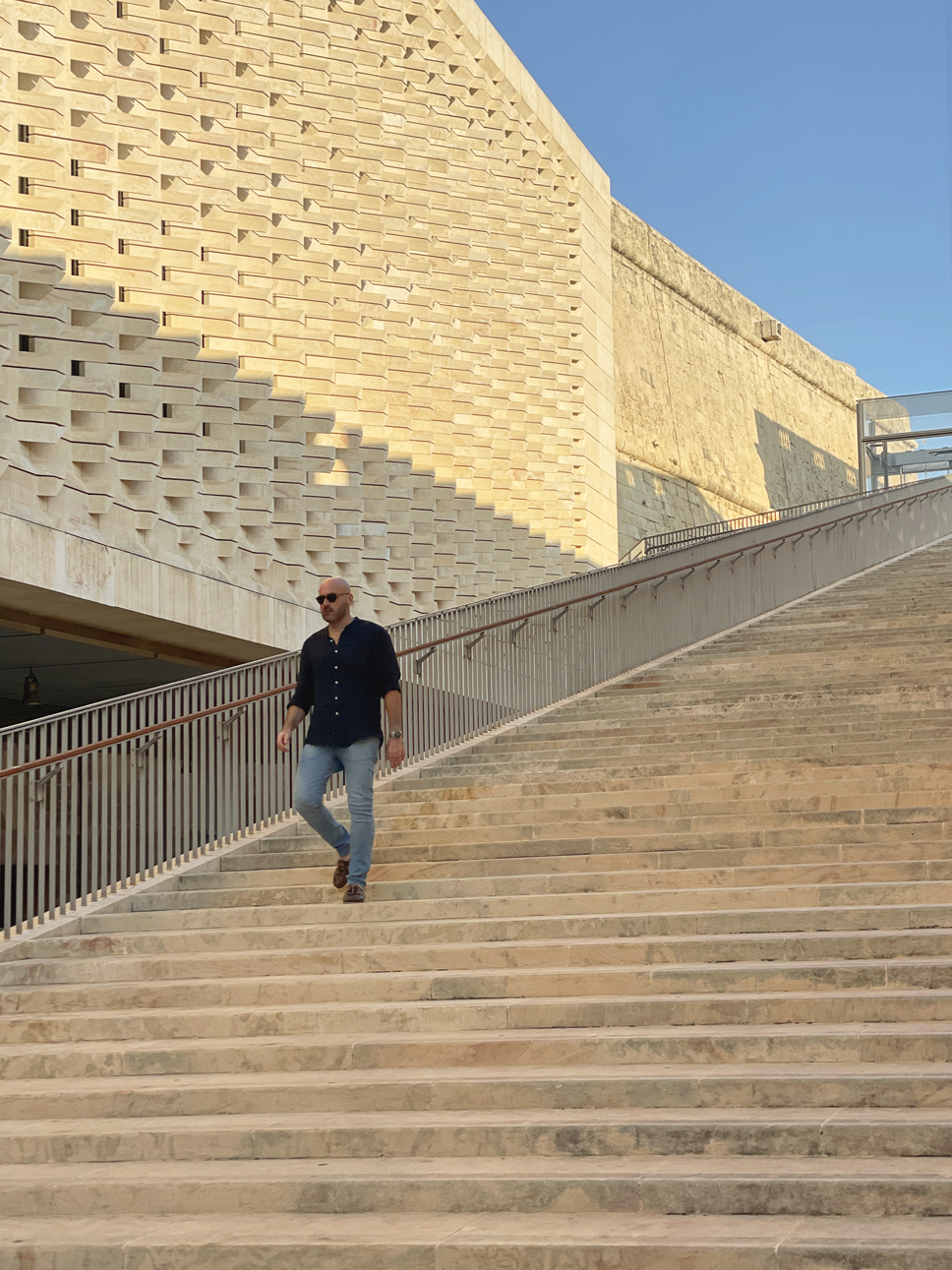Scopri i servizi di architettura di Nicola Andò, specializzato in progettazione e ristrutturazione di lusso in Sicilia. Con un occhio attento al design contemporaneo, Nicola Andò trasforma spazi abitativi e commerciali in opere d'arte funzionali.