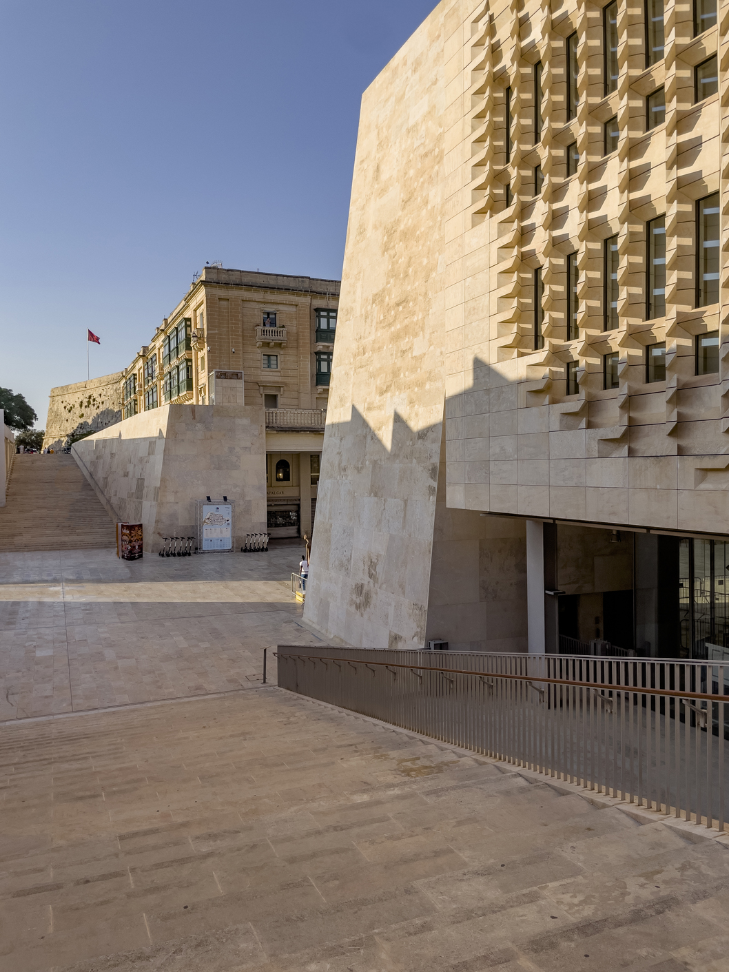 Scopri i servizi di architettura di Nicola Andò, specializzato in progettazione e ristrutturazione di lusso in Sicilia. Con un occhio attento al design contemporaneo, Nicola Andò trasforma spazi abitativi e commerciali in opere d'arte funzionali.