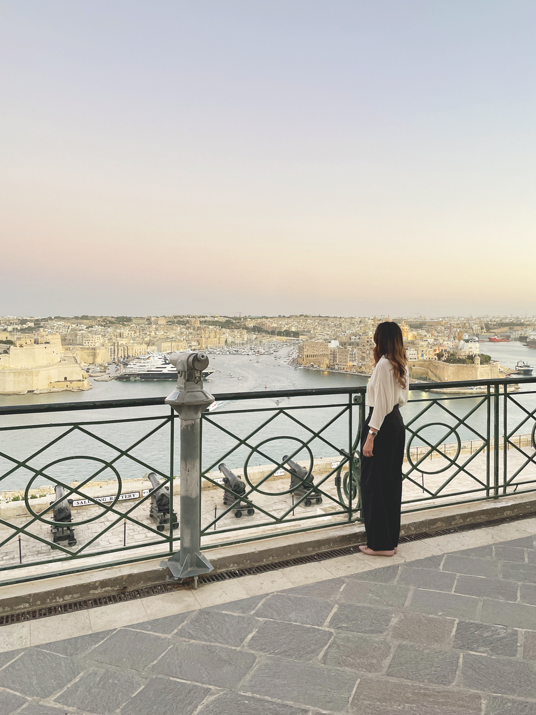 Scopri i servizi di architettura di Emanuela Di Gaetano, specializzato in progettazione e ristrutturazione di lusso in Sicilia. Con un occhio attento al design contemporaneo, Giuseppe De Lisi trasforma spazi abitativi e commerciali in opere d'arte funzionali.