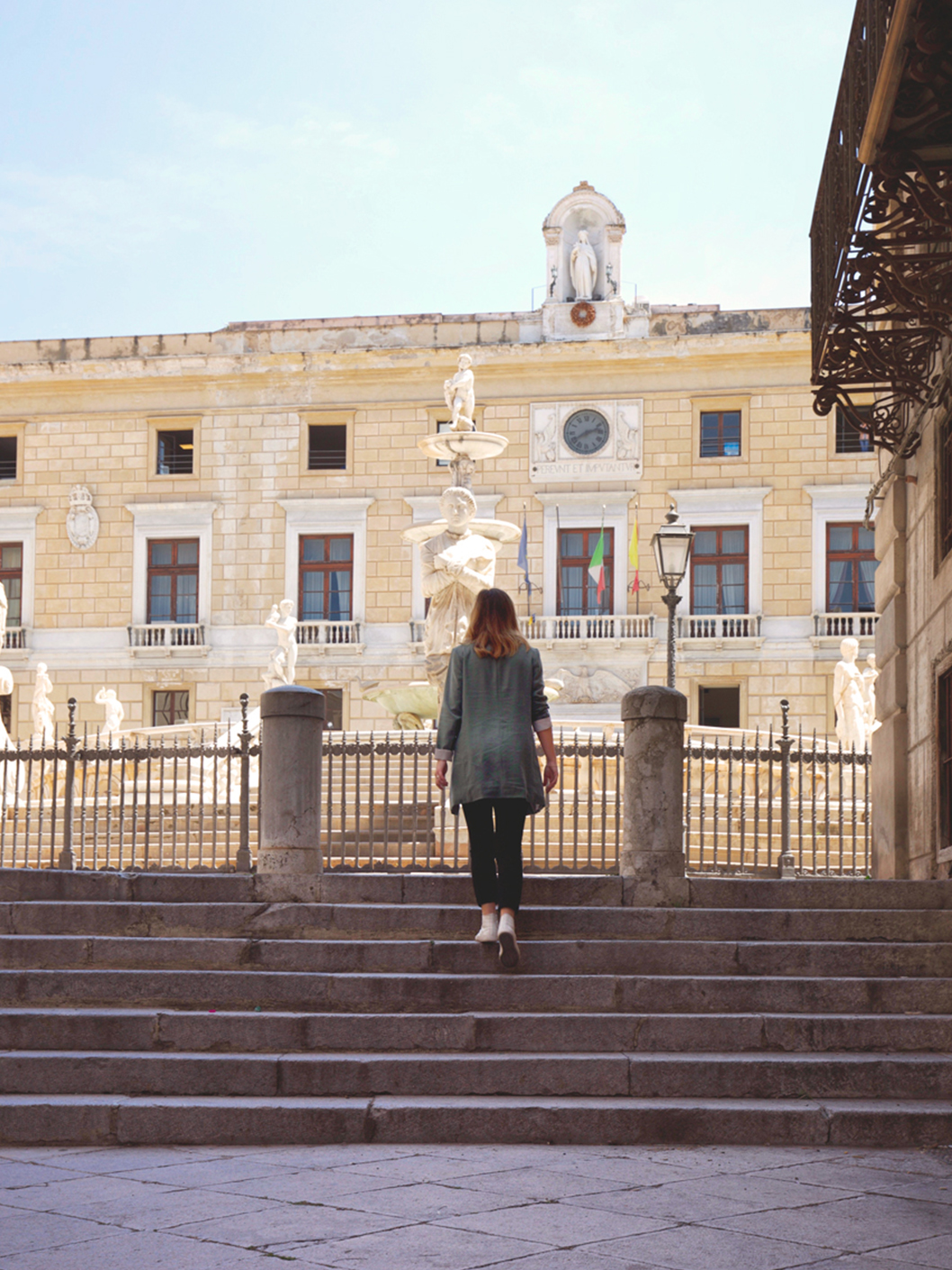 Scopri i servizi di architettura di Maristella Galia, specializzato in progettazione e ristrutturazione di lusso in Sicilia. Con un occhio attento al design contemporaneo, Alfonso Riccio trasforma spazi abitativi e commerciali in opere d'arte funzionali.